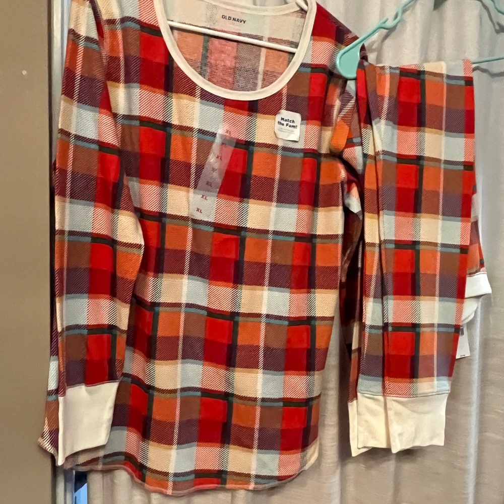 Red Plaid Thermal Top and Leggings Set - Picture 4 of 6